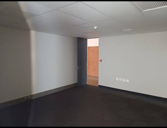 INDUSTRIAL PROPERTY TO RENT IN OLIFANTSFONTEIN